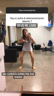 Caroline Dallarosa feet photo 2