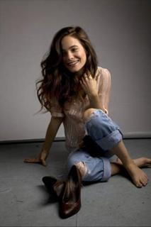 Caroline Dhavernas feet photo thumbnail