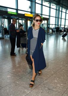 Caroline Flack feet photo thumbnail