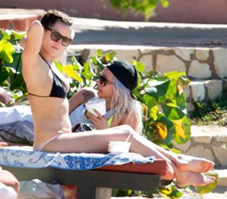 Caroline Flack feet photo thumbnail