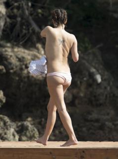Caroline Flack feet photo thumbnail