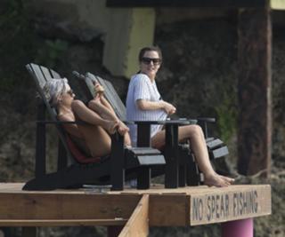 Caroline Flack feet photo thumbnail