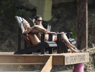 Caroline Flack feet photo thumbnail