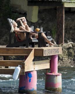 Caroline Flack feet photo thumbnail