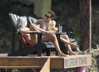 Caroline Flack feet photo thumbnail