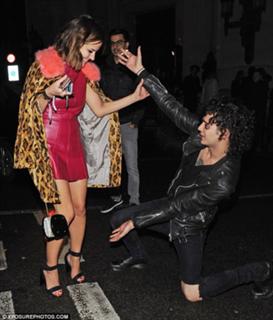 Caroline Flack feet photo thumbnail