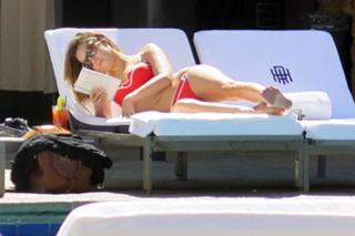 Caroline Flack feet photo thumbnail