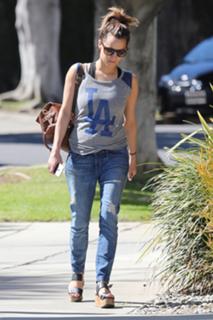 Caroline Flack feet photo thumbnail