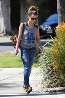 Caroline Flack feet photo thumbnail