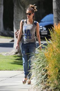 Caroline Flack feet photo thumbnail