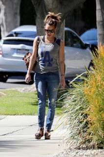Caroline Flack feet photo thumbnail