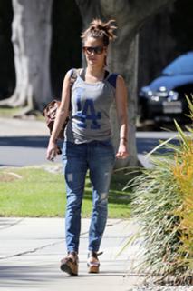 Caroline Flack feet photo thumbnail