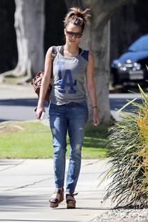 Caroline Flack feet photo thumbnail