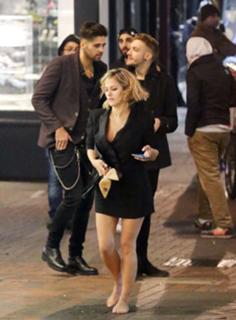 Caroline Flack feet photo thumbnail