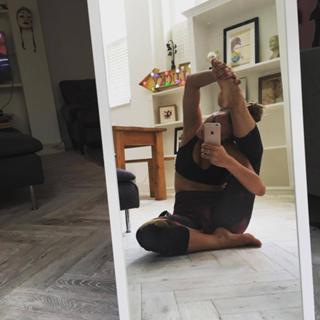 Caroline Flack feet photo thumbnail