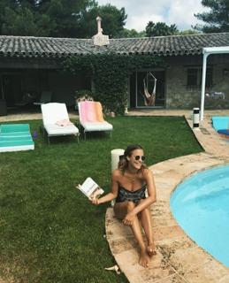 Caroline Flack feet photo thumbnail
