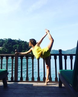 Caroline Flack feet photo thumbnail