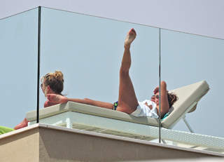Caroline Flack feet photo thumbnail