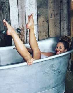 Caroline Flack feet photo thumbnail