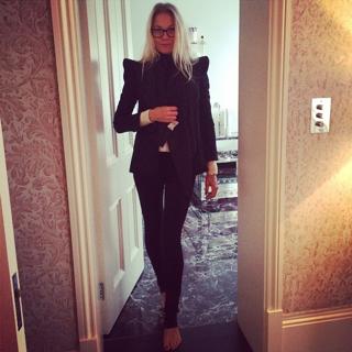 Caroline Fleming feet photo 7