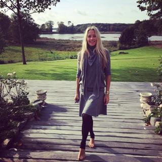 Caroline Fleming feet photo 6