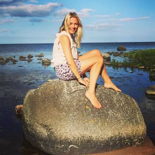 Caroline Fleming feet photo 12