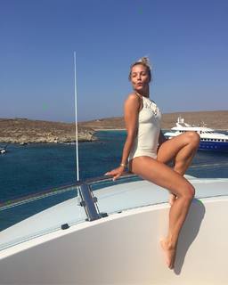 Caroline Fleming feet photo 11