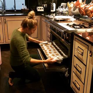 Caroline Fleming feet photo 1