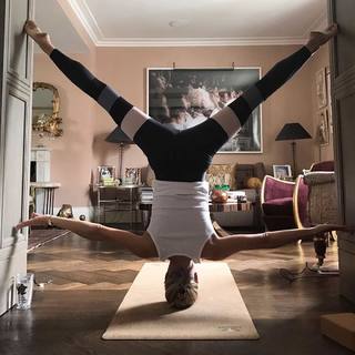 Caroline Fleming feet photo 6
