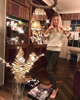 Caroline Fleming feet photo 10