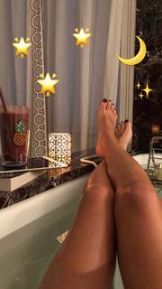 Caroline Fleming feet photo 10