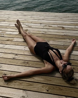Caroline Fleming feet photo 16