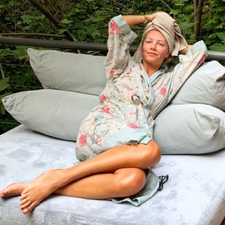 Caroline Fleming feet photo 10