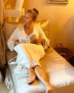 Caroline Fleming feet photo 9