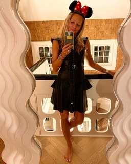 Caroline Fleming feet photo 5