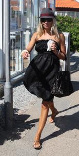 Caroline Fleming feet photo 3