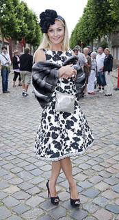 Caroline Fleming feet photo 2