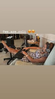 Caroline Jones feet photo 10