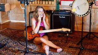 Caroline Jones feet photo 6