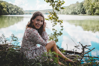 Caroline Jones feet photo 11