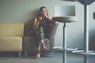 Caroline Jones feet photo 13