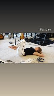 Caroline Jones feet photo 10