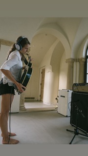 Caroline Jones feet photo 3