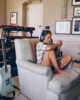 Caroline Jones feet photo 1