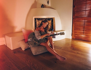 Caroline Jones feet photo 20
