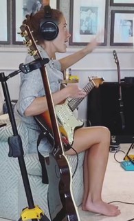 Caroline Jones feet photo 6