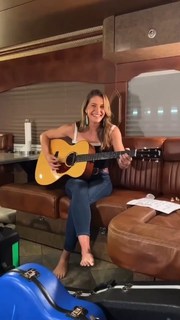 Caroline Jones feet photo 3