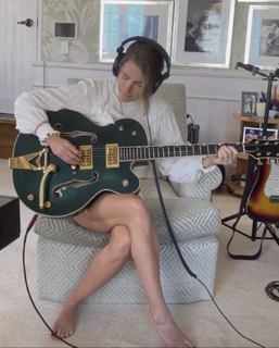 Caroline Jones feet photo 1