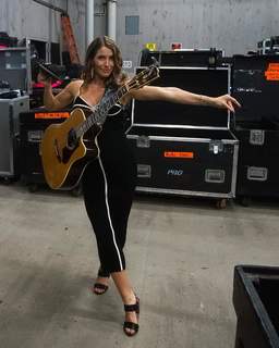 Caroline Jones feet photo 9