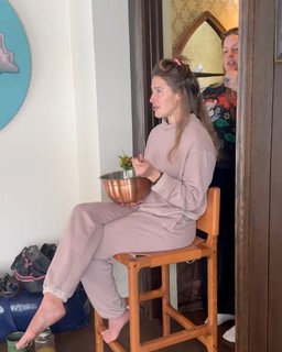 Caroline Jones feet photo 2